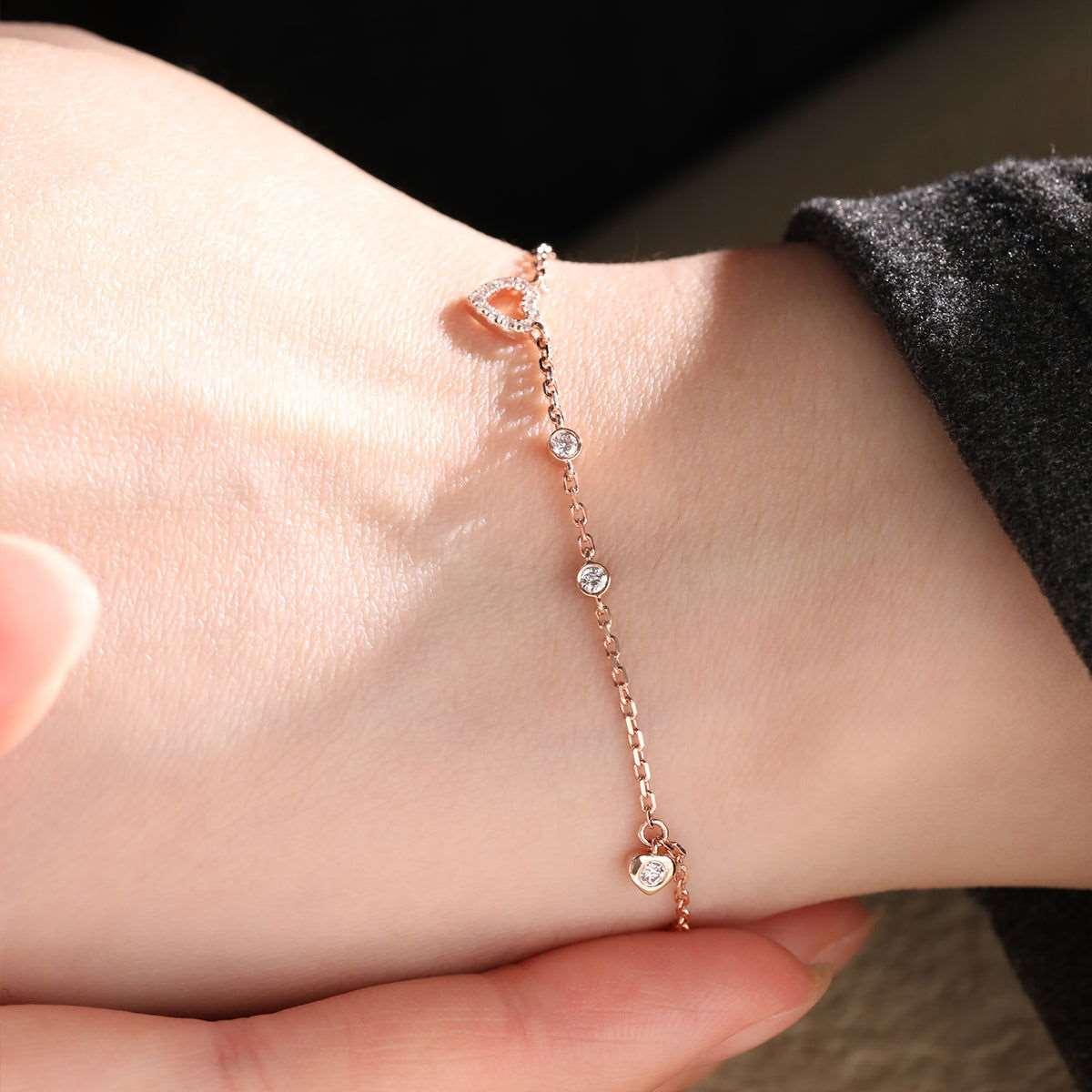 Round Lab Diamond Heart Pendant Charm Bracelet - FIORESE JEWELRY